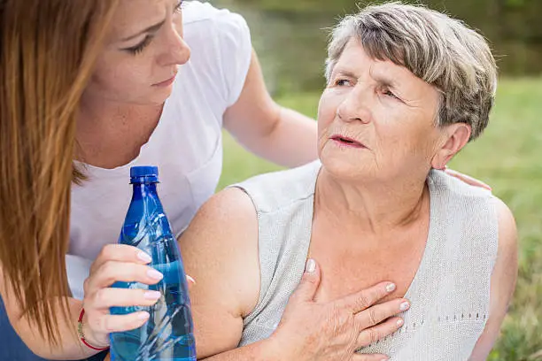 symptoms of heat stroke in elderly